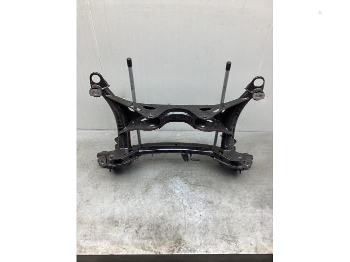Gebruikte Subframe Lynk &amp; Co 01 1.5 PHEV Prijs € 250,00 Margeregeling aangeboden door Gebr Opdam B.V.