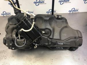 Gebruikte Tank Volkswagen Polo VI (AW1) 1.0 TSI 12V Prijs € 158,00 Margeregeling aangeboden door Gebr Opdam B.V.