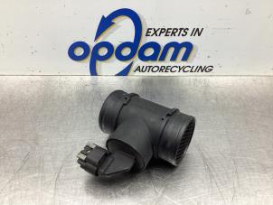 Gebruikte Luchtmassameter Opel Astra H SW (L35) 1.6 16V Twinport Prijs € 45,00 Margeregeling aangeboden door Gebr Opdam B.V.