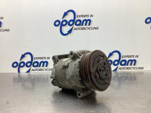 Gebruikte Aircopomp Renault Scénic II (JM) 2.0 16V Prijs € 45,00 Margeregeling aangeboden door Gebr Opdam B.V.