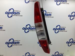 Gebruikte Achterlicht links Fiat Doblo (223A/119) 1.6 16V Prijs € 36,00 Margeregeling aangeboden door Gebr Opdam B.V.