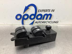 Gebruikte Ruit schakelaar elektrisch Mitsubishi Colt CZC 1.5 16V Prijs € 68,00 Margeregeling aangeboden door Gebr Opdam B.V.