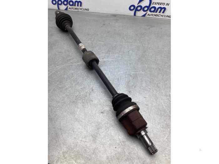 Gebruikte Steekas rechts-voor Opel Corsa D 1.4 16V Twinport Prijs € 30,00 Margeregeling aangeboden door Gebr Opdam B.V.