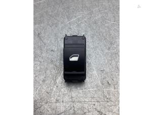 Gebruikte Ruit schakelaar elektrisch Opel Grandland (X) 1.2 Turbo 12V Prijs € 10,00 Margeregeling aangeboden door Gebr Opdam B.V.