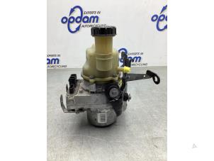 Gebruikte Pomp Servo Dacia Logan MCV II/Sandero Wagon (7S) 0.9 TCE 12V Prijs € 175,00 Margeregeling aangeboden door Gebr Opdam B.V.