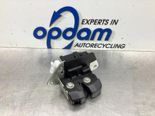 Gebruikte Slotmechaniek Achterklep Fiat Panda (169) 1.4 16V Prijs € 36,00 Margeregeling aangeboden door Gebr Opdam B.V.