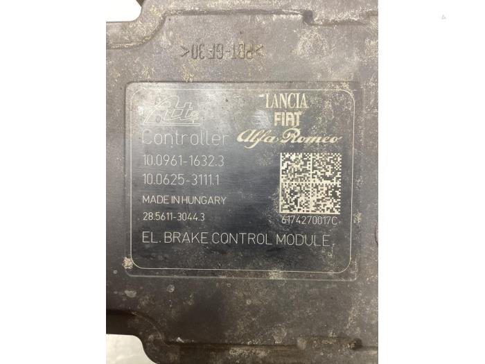 ABS Pomp van een Fiat Doblo Cargo (263) 1.6 D Multijet 2017