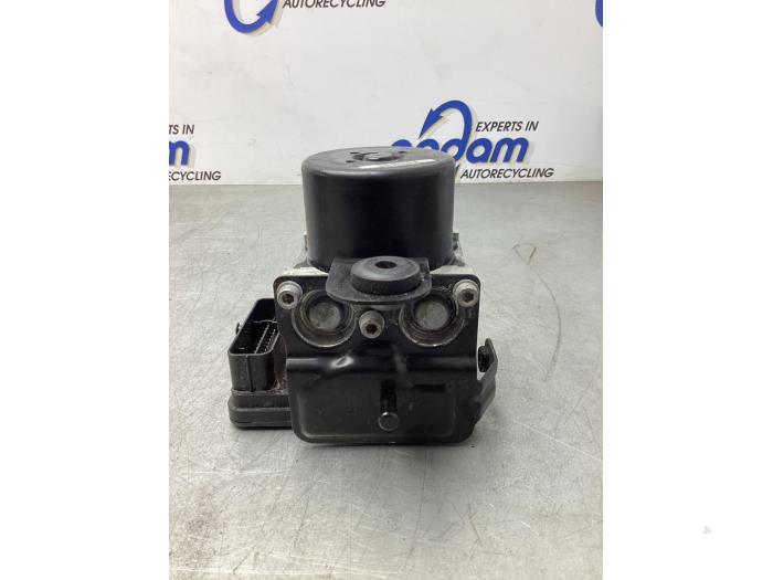 ABS Pomp van een Fiat Doblo Cargo (263) 1.6 D Multijet 2017