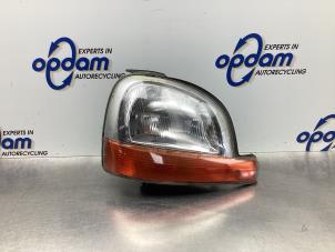Gebruikte Rechter Koplamp Renault Kangoo (KC) 1.6 16V Prijs € 36,00 Margeregeling aangeboden door Gebr Opdam B.V.