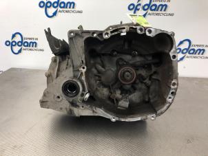 Gebruikte Versnellingsbak Renault Clio III (BR/CR) 1.2 16V TCe 100 Prijs € 225,00 Margeregeling aangeboden door Gebr Opdam B.V.