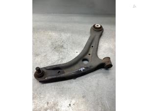 Gebruikte Draagarm onder rechts-voor Ford Transit Courier 1.5 TDCi 75 Prijs € 70,00 Margeregeling aangeboden door Gebr Opdam B.V.