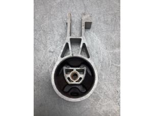 Gebruikte Motorsteun Opel Corsa E 1.4 16V Prijs € 10,00 Margeregeling aangeboden door Gebr Opdam B.V.