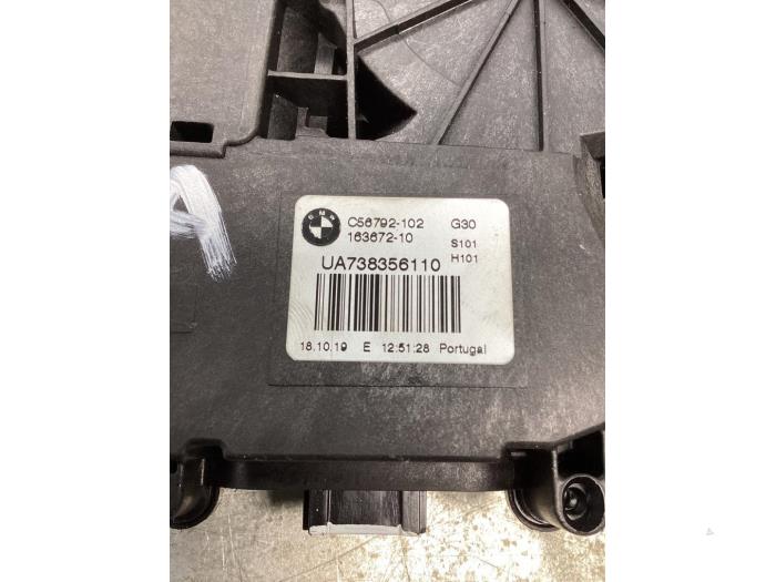 Sluithulpmotor achterklep van een BMW 5 serie (G30) 540i xDrive 3.0 TwinPower Turbo 24V 2020