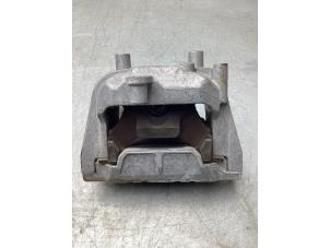 Gebruikte Motorrubber Volkswagen Caddy IV 2.0 TDI 102 Prijs € 35,00 Margeregeling aangeboden door Gebr Opdam B.V.