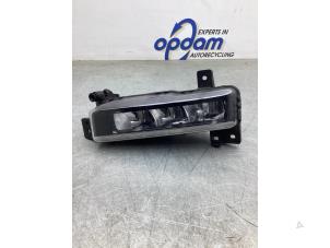 Gebruikte Mistlamp rechts-voor BMW 1 serie (F40) 118i 1.5 TwinPower 12V Prijs € 125,00 Margeregeling aangeboden door Gebr Opdam B.V.