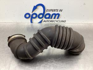 Gebruikte Luchtinlaat slang Mitsubishi Colt (Z2/Z3) 1.5 16V Prijs € 22,00 Margeregeling aangeboden door Gebr Opdam B.V.