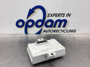 Gebruikte Navigatie Module Renault Clio III (BR/CR) 1.2 16V TCe 100 Prijs € 45,00 Margeregeling aangeboden door Gebr Opdam B.V.