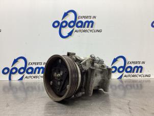 Gebruikte Pomp Airco Renault Clio III (BR/CR) 1.2 16V TCe 100 Prijs € 50,00 Margeregeling aangeboden door Gebr Opdam B.V.