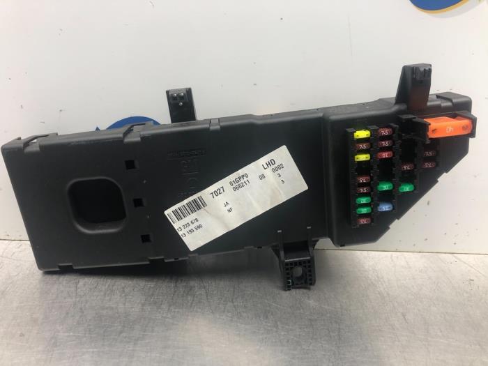 Computer Body Control van een Opel Vectra C GTS 2.2 DIG 16V 2006