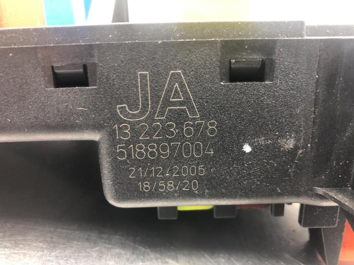 Computer Body Control van een Opel Vectra C GTS 2.2 DIG 16V 2006