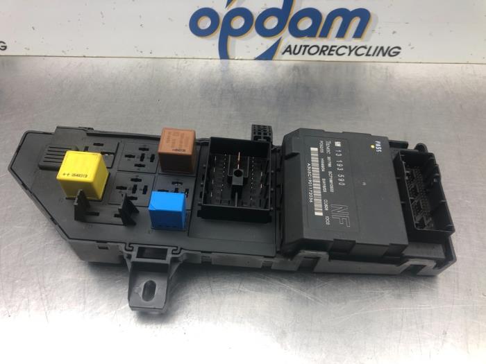 Computer Body Control van een Opel Vectra C GTS 2.2 DIG 16V 2006