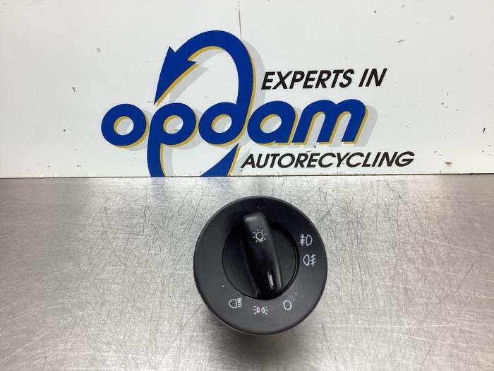 Licht Schakelaar van een Skoda Octavia (1Z3) 1.6 MPI 2005