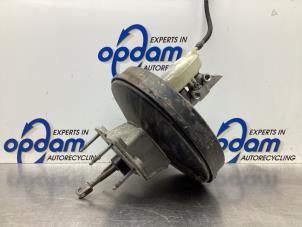 Gebruikte Rembekrachtiger Renault Scénic III (JZ) 1.9 dCi Prijs € 81,00 Margeregeling aangeboden door Gebr Opdam B.V.