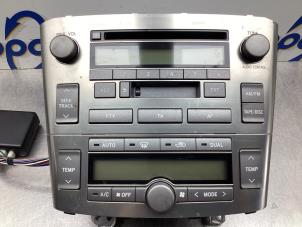 Gebruikte Radio CD Speler Toyota Avensis Wagon (T25/B1E) 2.0 16V D-4D Prijs € 150,00 Margeregeling aangeboden door Gebr Opdam B.V.