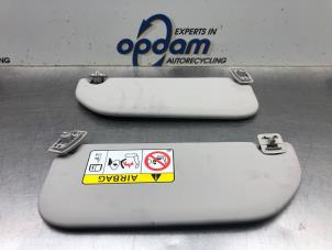 Gebruikte Zonneklep Peugeot 108 1.0 12V VVT-i Prijs € 45,00 Margeregeling aangeboden door Gebr Opdam B.V.