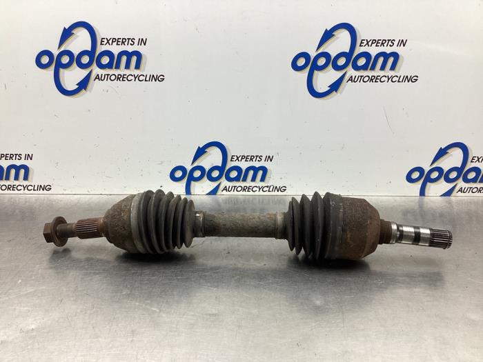Gebruikte Aandrijfas links-voor Saab 9-3 II Sport Sedan (YS3F) 1.8t 16V Prijs € 68,00 Margeregeling aangeboden door Gebr Opdam B.V.