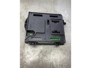 Gebruikte Bodycontrol Module Renault Scénic III (JZ) 1.4 16V TCe 130 Prijs € 50,00 Margeregeling aangeboden door Gebr Opdam B.V.