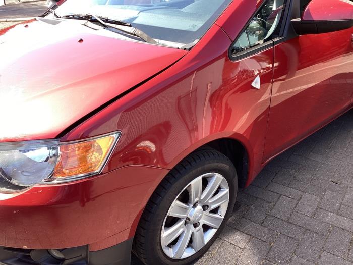 Scherm links-voor Mitsubishi Colt 1.3 16V ROOD - Gebr Opdam B.V