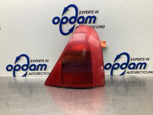 Gebruikte Achterlicht rechts Renault Clio II (BB/CB) 1.4 16V Si Prijs € 14,00 Margeregeling aangeboden door Gebr Opdam B.V.