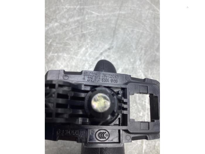 Zonneklep van een Mercedes-Benz E (R238) E-200 2.0 Turbo 16V 2017