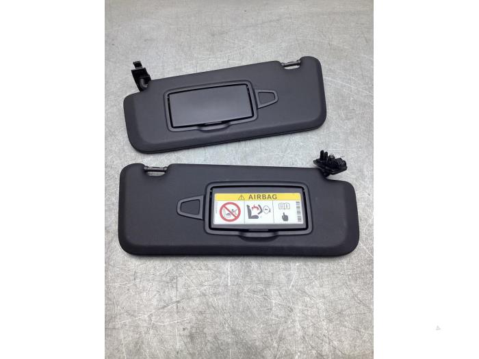 Zonneklep van een Mercedes-Benz E (R238) E-200 2.0 Turbo 16V 2017