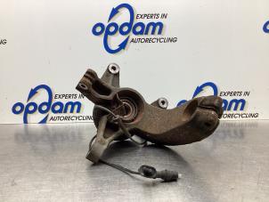 Gebruikte Fusee rechts-voor Renault Megane II CC (EM) 2.0 16V Prijs € 45,00 Margeregeling aangeboden door Gebr Opdam B.V.