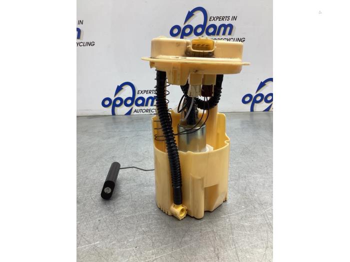 Gebruikte Tank element Pomp Renault Clio IV (5R) 1.5 Energy dCi 90 FAP Prijs € 50,00 Margeregeling aangeboden door Gebr Opdam B.V.