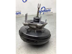 Gebruikte Rembekrachtiger Renault Clio IV (5R) 1.5 Energy dCi 90 FAP Prijs € 75,00 Margeregeling aangeboden door Gebr Opdam B.V.