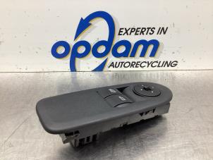 Gebruikte Schakelaar Elektrisch Raam Ford C-Max (DM2) 1.6 16V Prijs € 45,00 Margeregeling aangeboden door Gebr Opdam B.V.