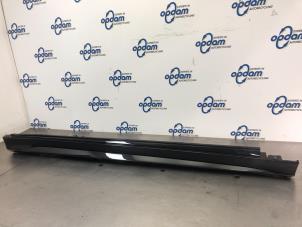 Gebruikte Zijskirt rechts Mercedes GLE (V167) 350 e 2.0 16V 4-Matic Prijs € 202,00 Margeregeling aangeboden door Gebr Opdam B.V.