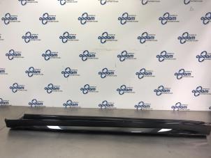 Gebruikte Sideskirt links Mercedes GLE (V167) 350 e 2.0 16V 4-Matic Prijs € 202,00 Margeregeling aangeboden door Gebr Opdam B.V.