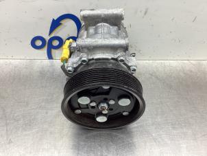 Gebruikte Pomp Airco Renault Twingo II (CN) 1.2 16V Prijs € 89,00 Margeregeling aangeboden door Gebr Opdam B.V.