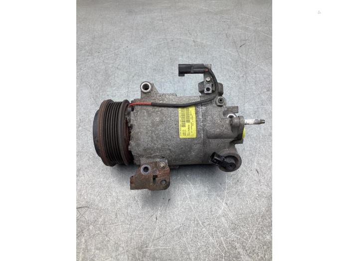 Gebruikte Aircopomp Ford Fiesta 6 (JA8) 1.0 Ti-VCT 12V 65 Prijs € 100,00 Margeregeling aangeboden door Gebr Opdam B.V.