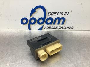 Gebruikte Koelvin relais Citroen C4 Grand Picasso (UA) 1.6 HDiF 16V 110 Prijs € 22,00 Margeregeling aangeboden door Gebr Opdam B.V.