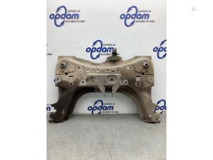 Gebruikte Subframe Renault Clio IV Estate/Grandtour (7R) 0.9 Energy TCE 12V Prijs € 75,00 Margeregeling aangeboden door Gebr Opdam B.V.