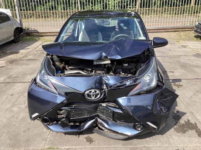 Koplamp links van een Toyota Aygo (B40) 1.0 12V VVT-i 2015