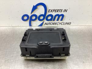 Gebruikte Display Interieur Opel Zafira (F75) 2.0 16V Turbo OPC Prijs € 36,00 Margeregeling aangeboden door Gebr Opdam B.V.