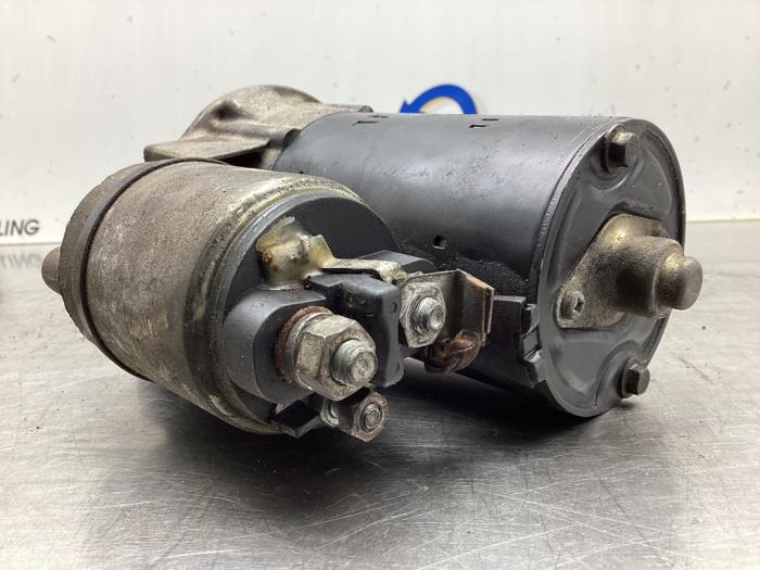 Startmotor van een Opel Zafira (F75) 2.0 16V Turbo OPC 2003
