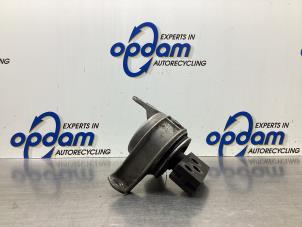 Gebruikte Motorsteun Opel Zafira (F75) 2.0 16V Turbo OPC Prijs € 45,00 Margeregeling aangeboden door Gebr Opdam B.V.