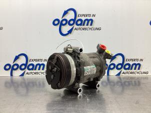 Gebruikte Aircopomp Renault Clio II (BB/CB) 1.2 16V Prijs € 45,00 Margeregeling aangeboden door Gebr Opdam B.V.